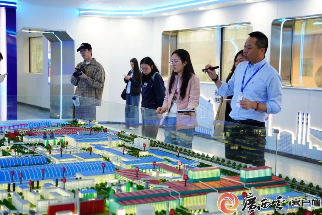 采风团走进广西7790必发集团。。。。。.png