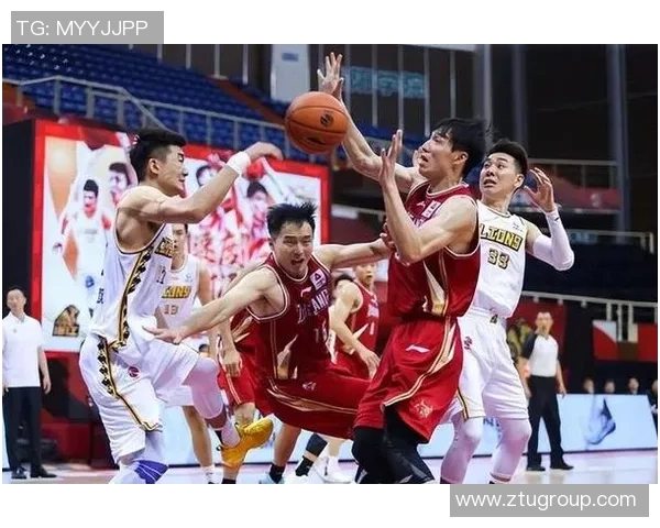 武汉篮球队耐力争议引发热议球迷对球队表现和训练方式展开激烈讨论