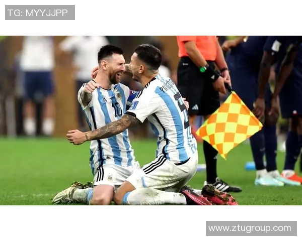 足球明星在巅峰时刻遭遇挫折与失落的背后故事与心路历程